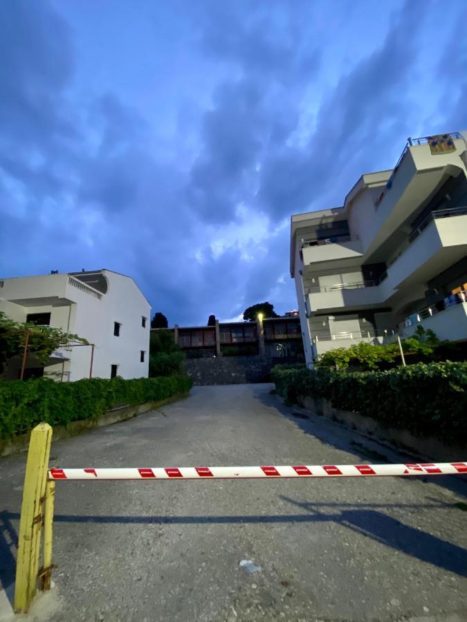 Mala Plaza Apartments 울친 외부 사진