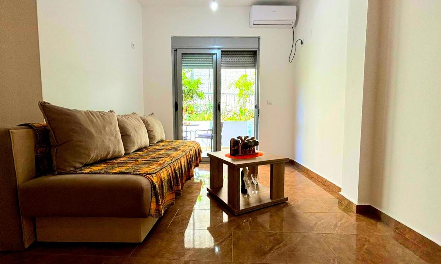 Mala Plaza Apartments 울친 외부 사진
