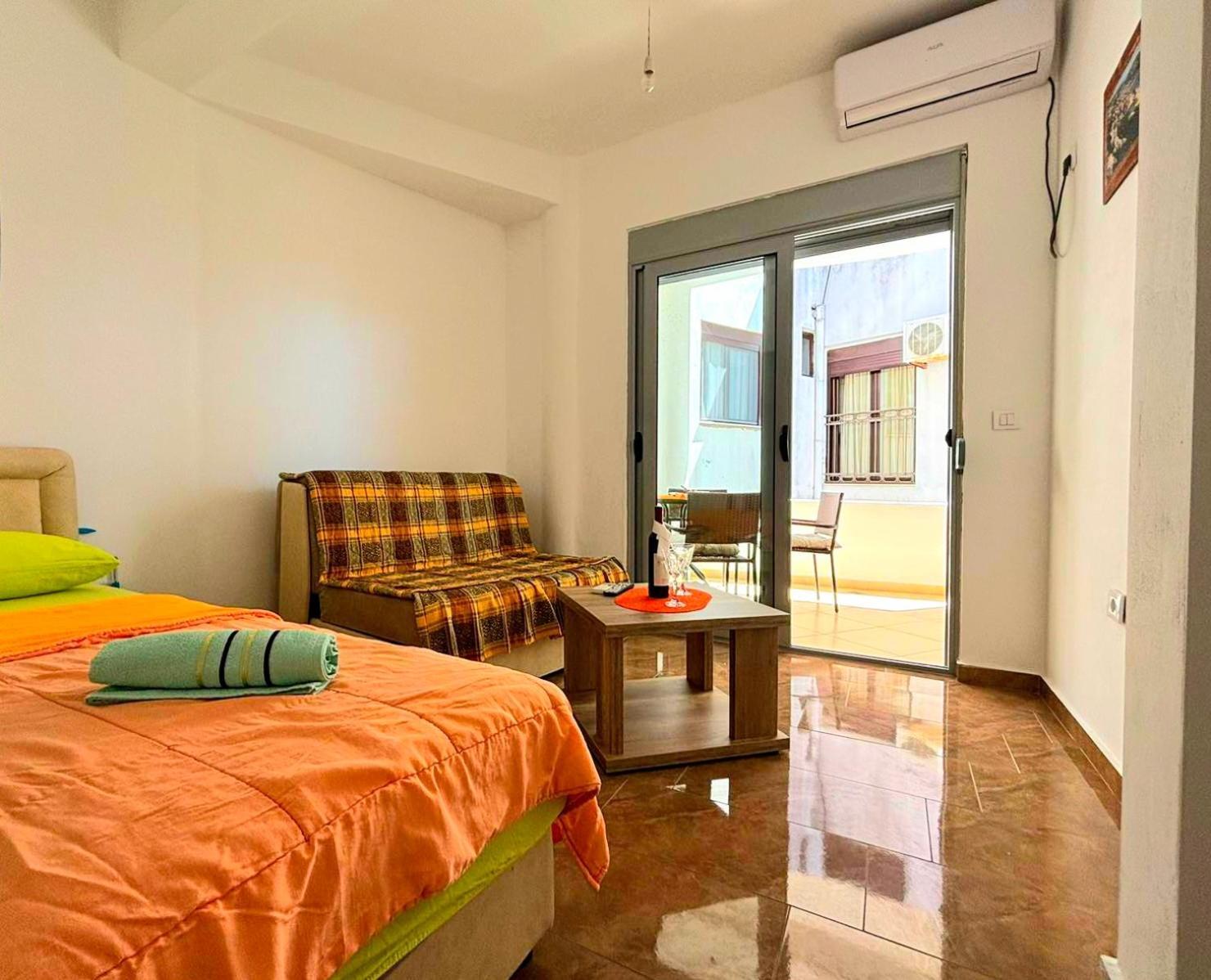 Mala Plaza Apartments 울친 외부 사진